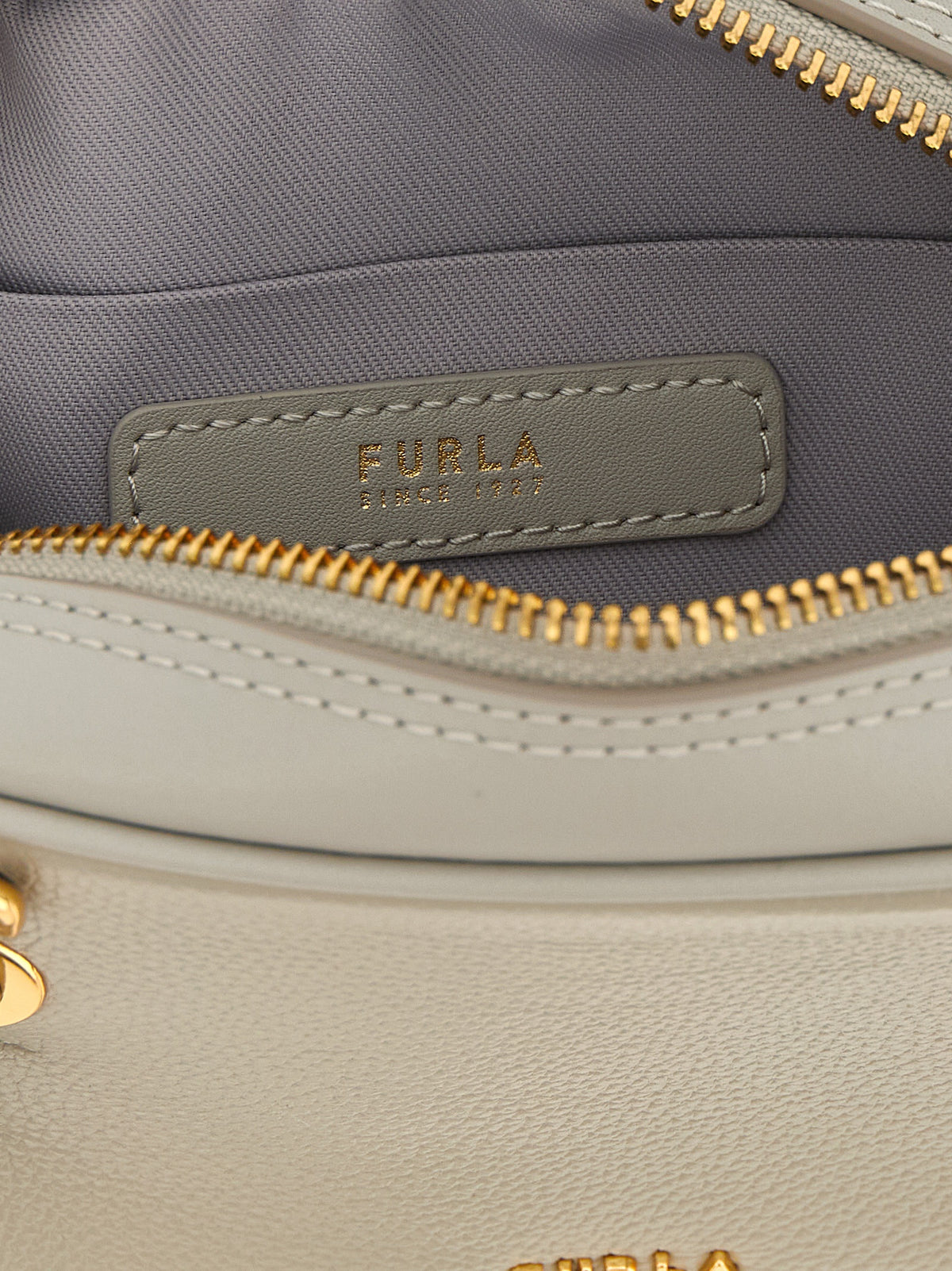 Sac à main en cuir gris
