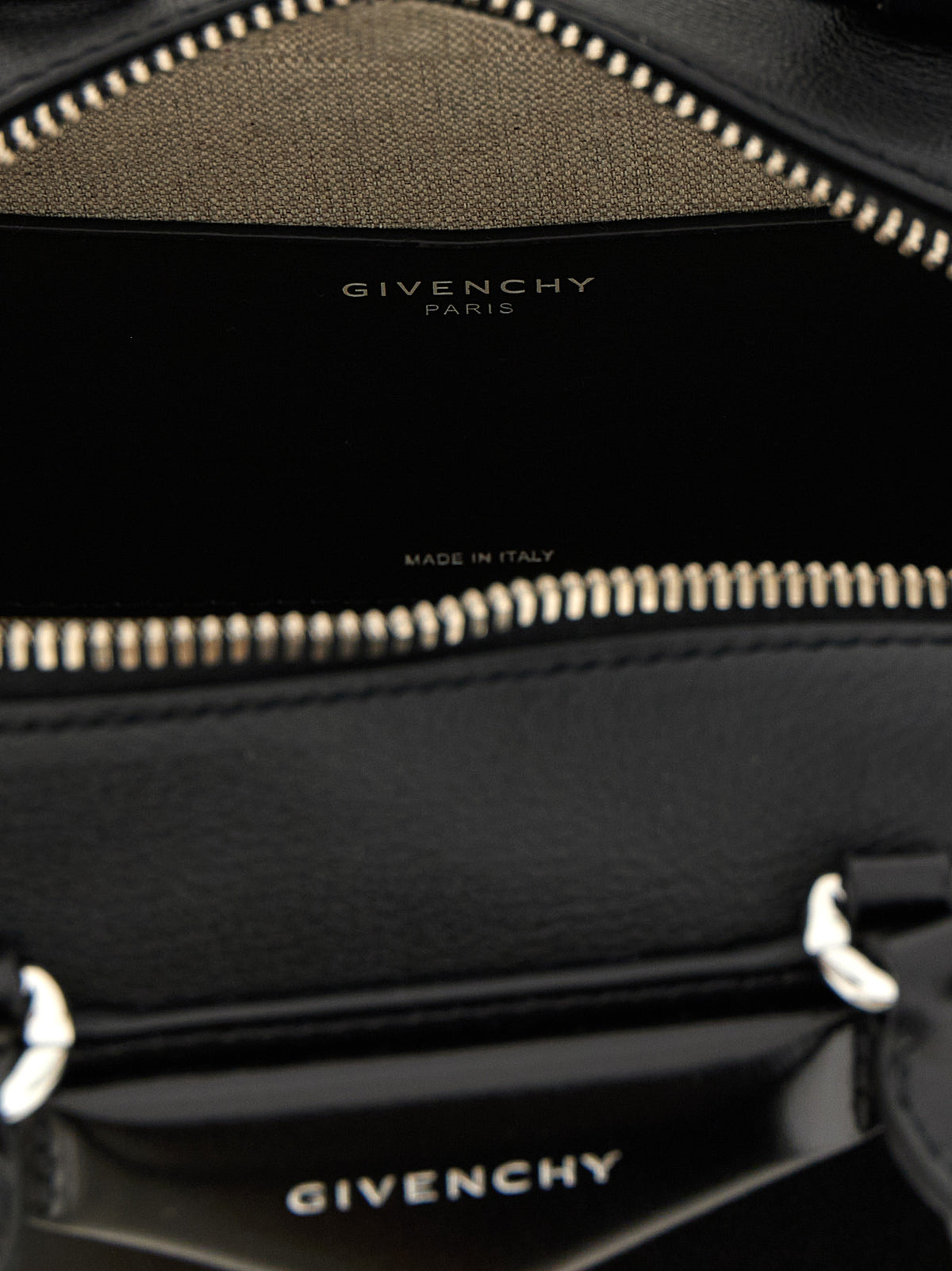 Sac à main en cuir noir